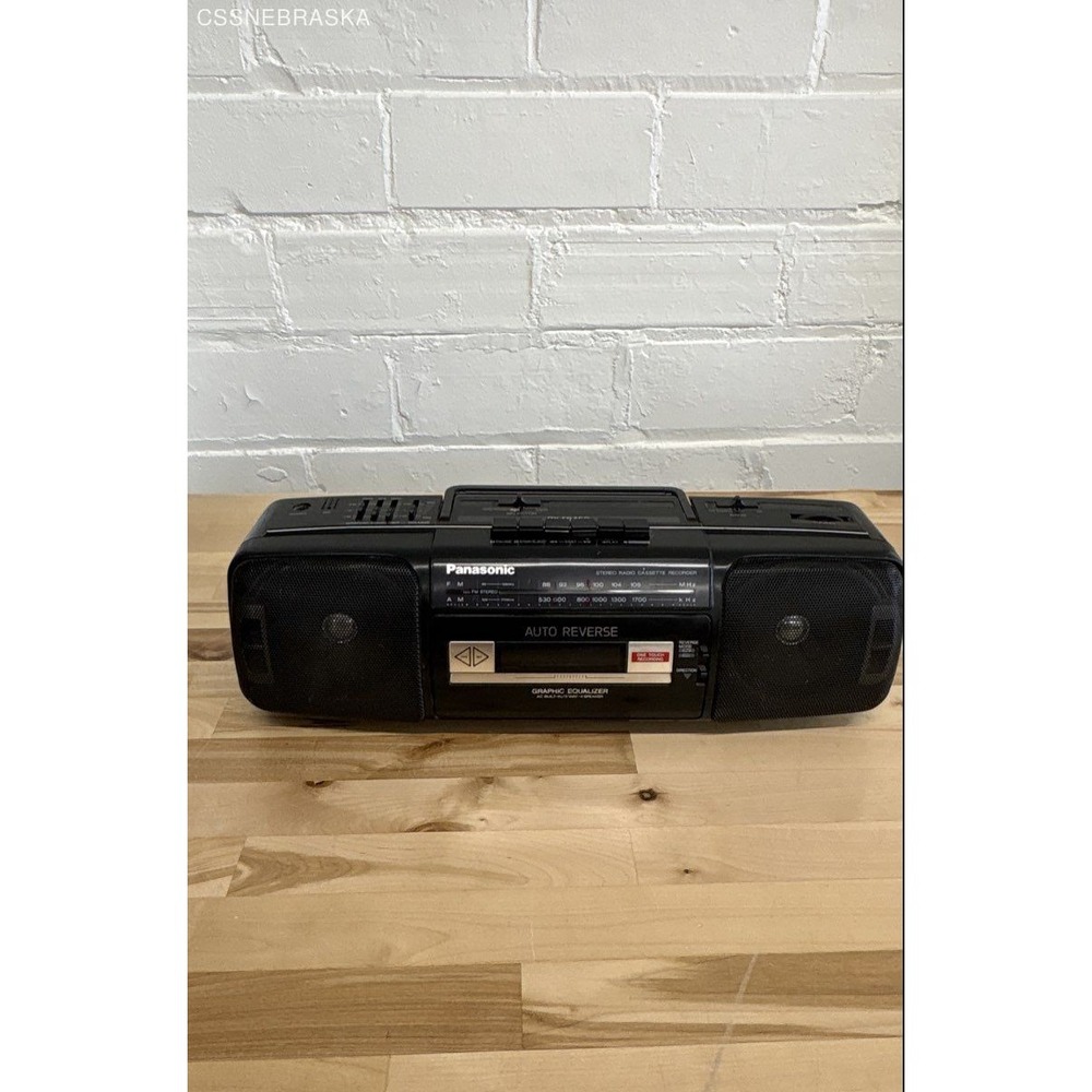 Panasonic‎ Vtg RX-FS 450 portable AM/FM radio and cassette boombox.